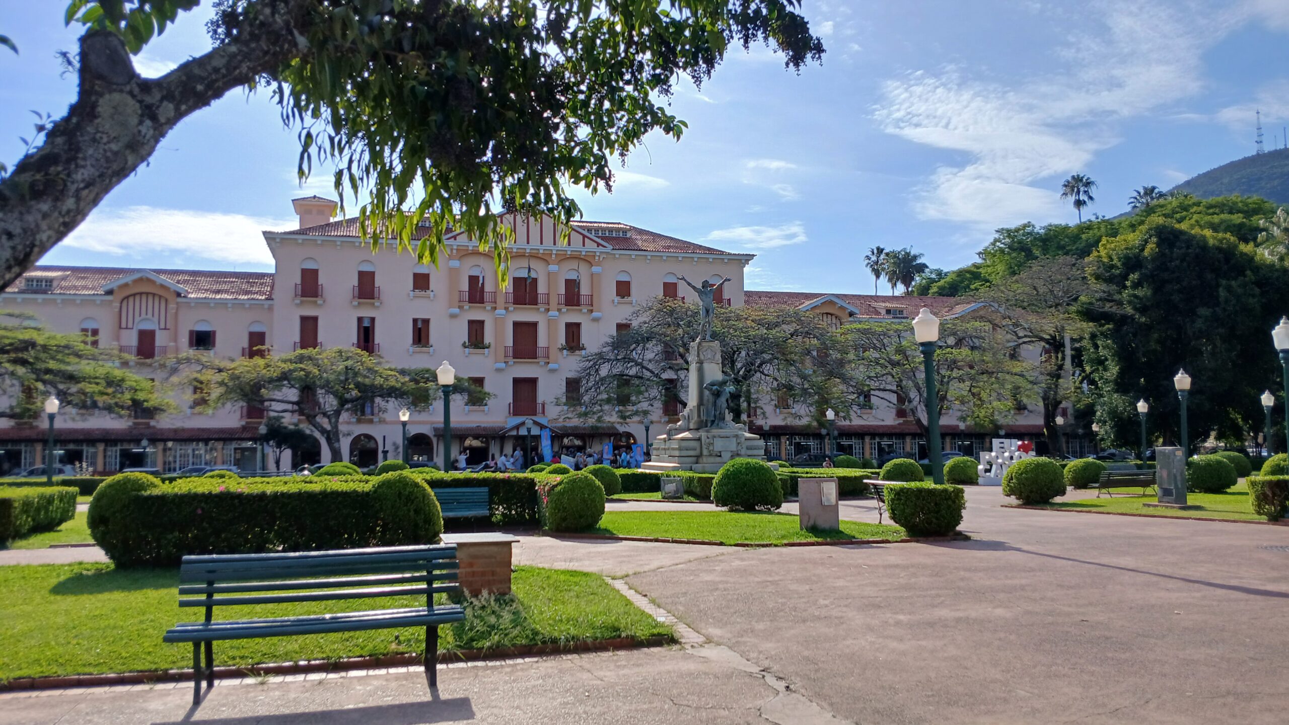 Resumo das principais leis para regularização de imóveis em Poços de Caldas, MG e Brasil